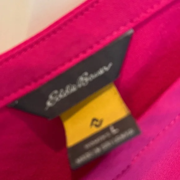 Eddie Bauer VNeck Sleeveless Top. Large - Picture 2 of 6